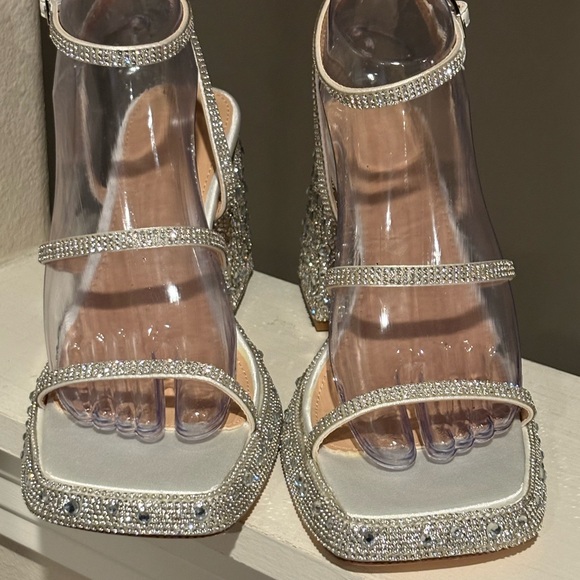 Elegant Crystal-Embellished Clear Heels - Picture 6 of 9